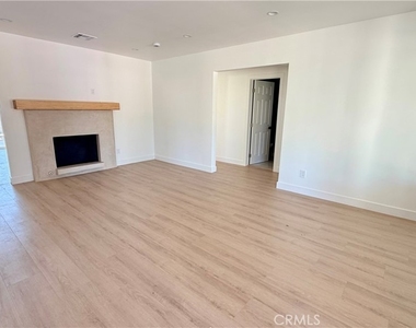 17438 Horace Street - Photo Thumbnail 4