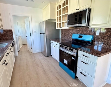 17438 Horace Street - Photo Thumbnail 3