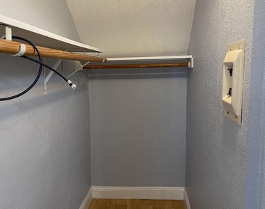1705 Linden St - Photo Thumbnail 9
