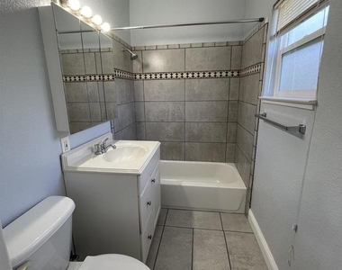 1705 Linden St - Photo Thumbnail 16