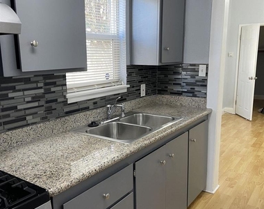 1705 Linden St - Photo Thumbnail 4