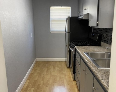 1705 Linden St - Photo Thumbnail 5