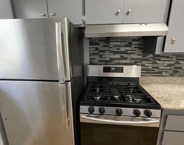 1705 Linden St - Photo Thumbnail 6