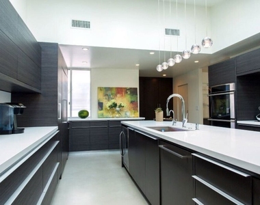5470 Katherine Avenue - Photo Thumbnail 6