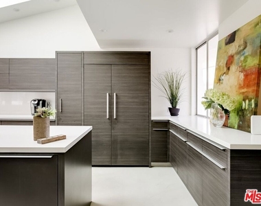 5470 Katherine Avenue - Photo Thumbnail 8