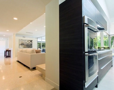 5470 Katherine Avenue - Photo Thumbnail 13