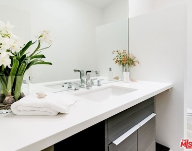 5470 Katherine Avenue - Photo Thumbnail 16
