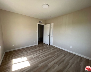 1282 S Highland Avenue - Photo Thumbnail 18