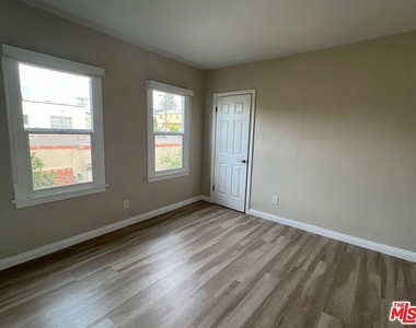 1282 S Highland Avenue - Photo Thumbnail 13