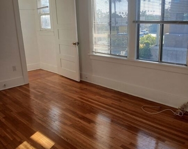 1555 6th Avenue - Photo Thumbnail 4