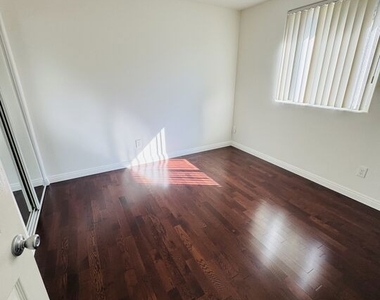8820 Orchard Avenue - Photo Thumbnail 8