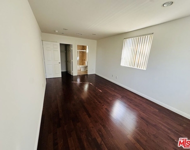 8820 Orchard Avenue - Photo Thumbnail 12