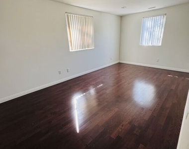 8820 Orchard Avenue - Photo Thumbnail 11