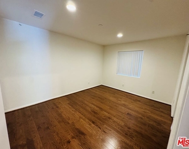 8820 Orchard Avenue - Photo Thumbnail 3