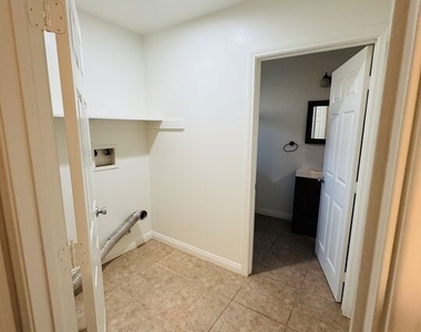 8820 Orchard Avenue - Photo Thumbnail 4