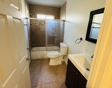 8820 Orchard Avenue - Photo Thumbnail 5