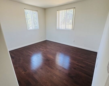 8820 Orchard Avenue - Photo Thumbnail 10