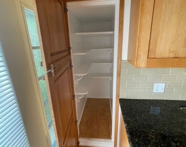 3192 Queensbury Drive - Photo Thumbnail 6
