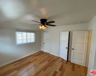 3192 Queensbury Drive - Photo Thumbnail 2