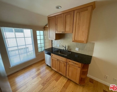 3192 Queensbury Drive - Photo Thumbnail 8