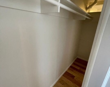 3192 Queensbury Drive - Photo Thumbnail 5