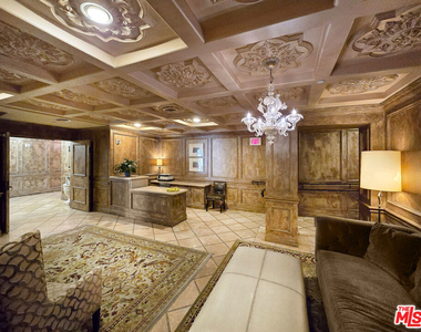 10795 Wilshire Boulevard - Photo Thumbnail 3