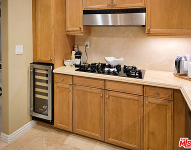 10795 Wilshire Boulevard - Photo Thumbnail 21
