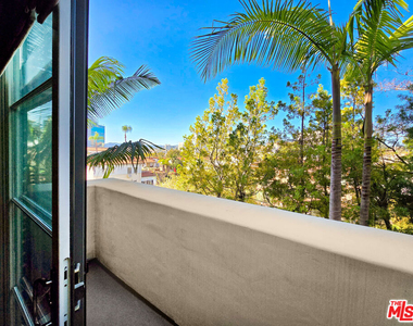 10795 Wilshire Boulevard - Photo Thumbnail 16