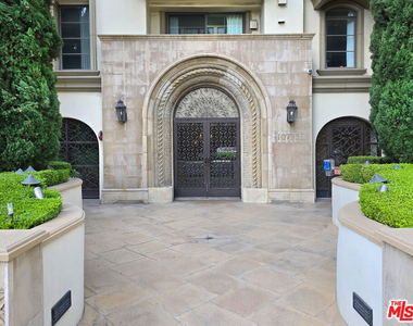 10795 Wilshire Boulevard - Photo Thumbnail 1