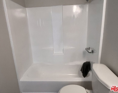 26416 San Jacinto Street - Photo Thumbnail 6