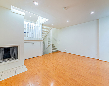 933 S Manhattan Place - Photo Thumbnail 5