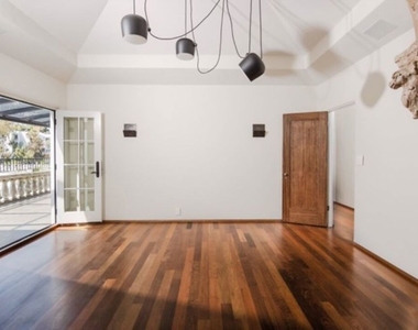 1302 N Sweetzer Avenue - Photo Thumbnail 6