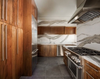 1302 N Sweetzer Avenue - Photo Thumbnail 1