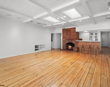 4031 Hollyline Avenue - Photo Thumbnail 8