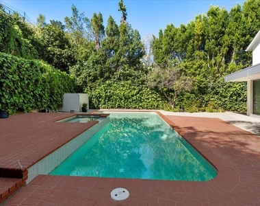 4031 Hollyline Avenue - Photo Thumbnail 24