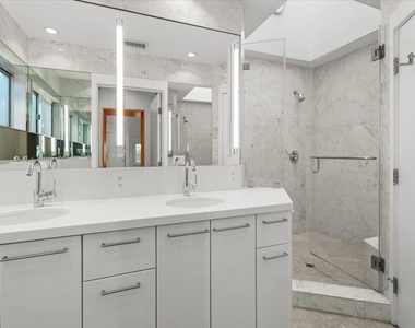 4031 Hollyline Avenue - Photo Thumbnail 17