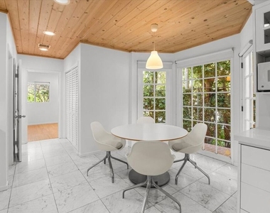 4031 Hollyline Avenue - Photo Thumbnail 11