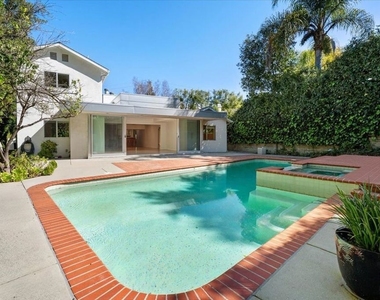 4031 Hollyline Avenue - Photo Thumbnail 25