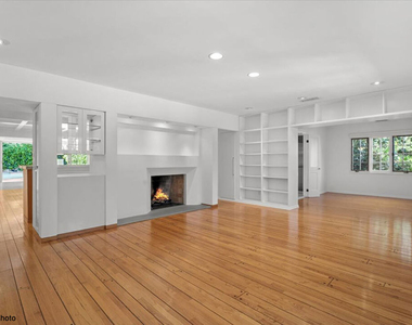 4031 Hollyline Avenue - Photo Thumbnail 2
