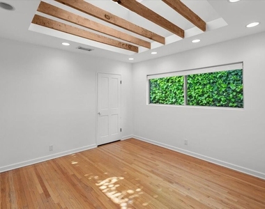 4031 Hollyline Avenue - Photo Thumbnail 20