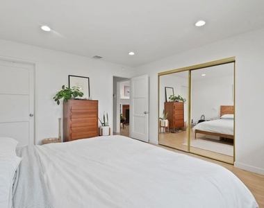 5211 Allott Avenue - Photo Thumbnail 10