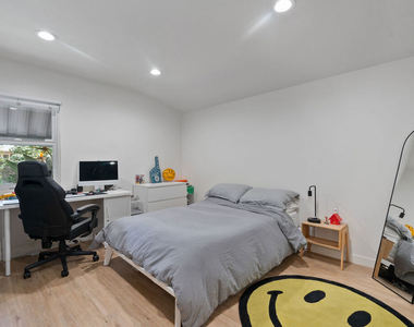 5211 Allott Avenue - Photo Thumbnail 11