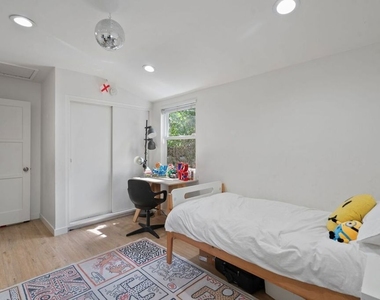 5211 Allott Avenue - Photo Thumbnail 13