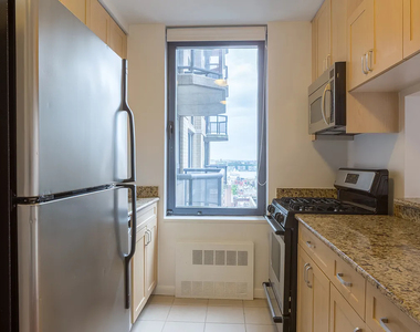 West 48th Street - Photo Thumbnail 2