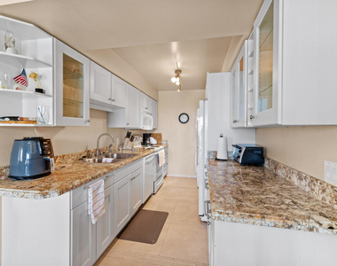 1150 E Amado Road - Photo Thumbnail 13