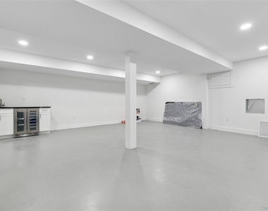 10 Sagamore Road - Photo Thumbnail 2