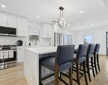 10 Sagamore Road - Photo Thumbnail 13