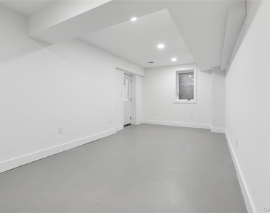 10 Sagamore Road - Photo Thumbnail 6