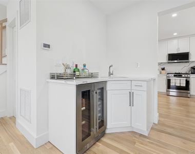 10 Sagamore Road - Photo Thumbnail 18