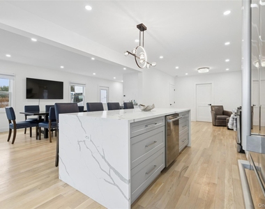 10 Sagamore Road - Photo Thumbnail 11